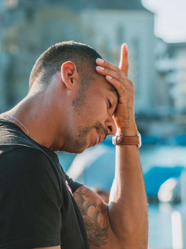 Was hämmert im Kopf